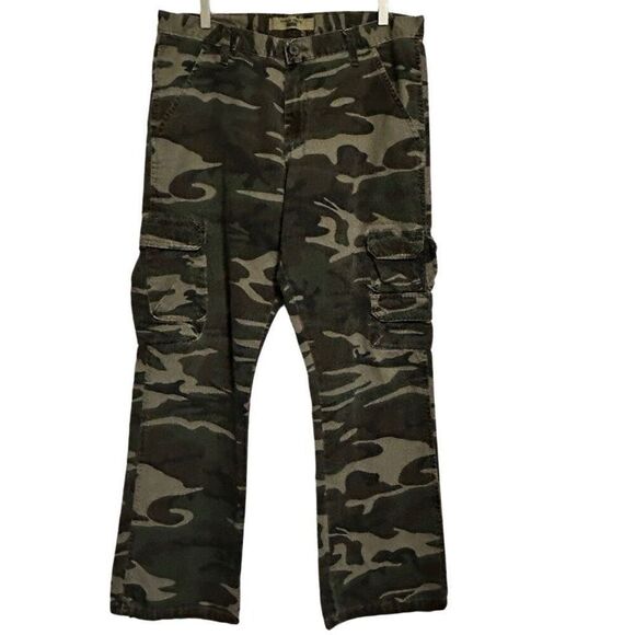 Wrangler Jeans Co. C2 Cargo Pants Men's 34X30 Green Camo Straight Multi-Pocket - Picture 1 of 15